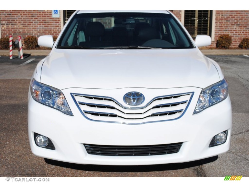 2011 Camry XLE - Super White / Ash photo #8