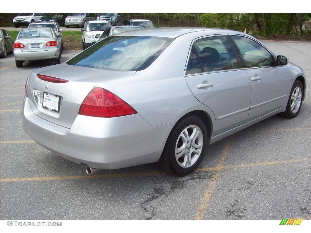 2006 Accord SE Sedan - Alabaster Silver Metallic / Gray photo #3