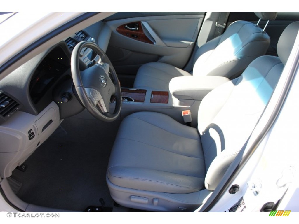 2011 Camry XLE - Super White / Ash photo #9