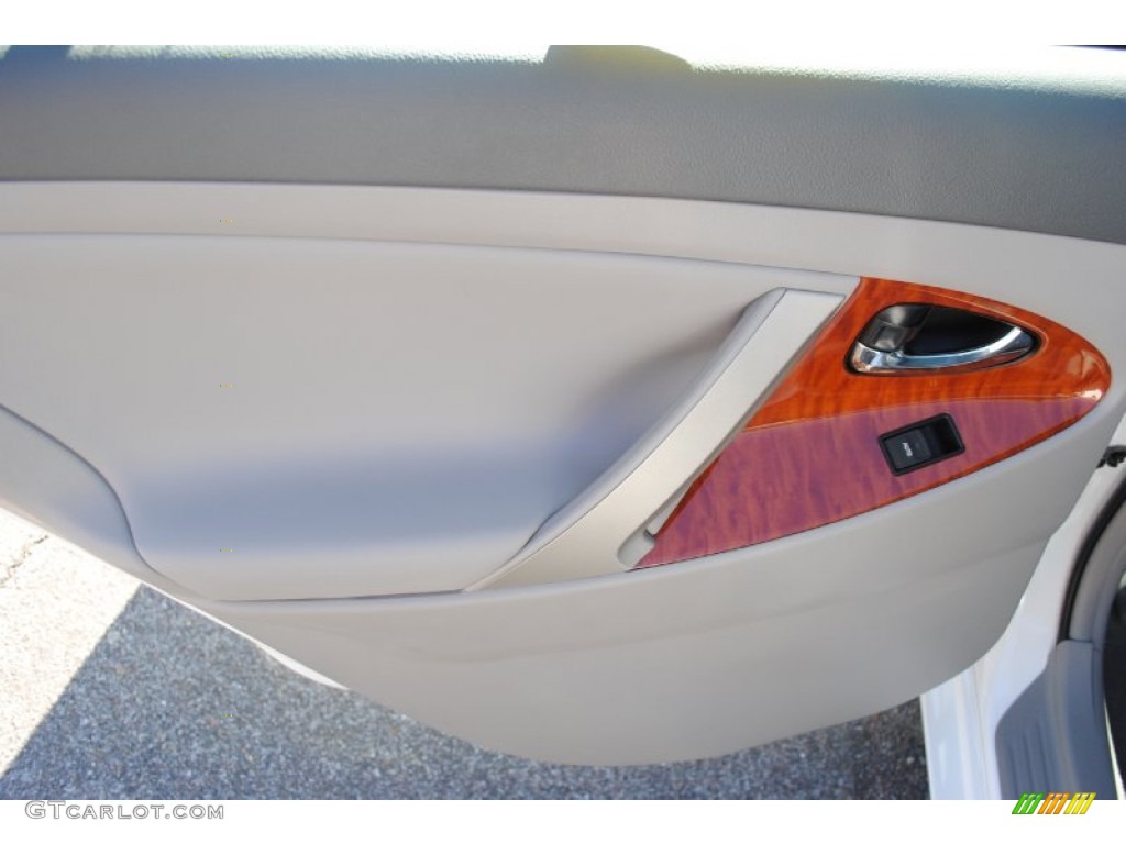 2011 Camry XLE - Super White / Ash photo #15