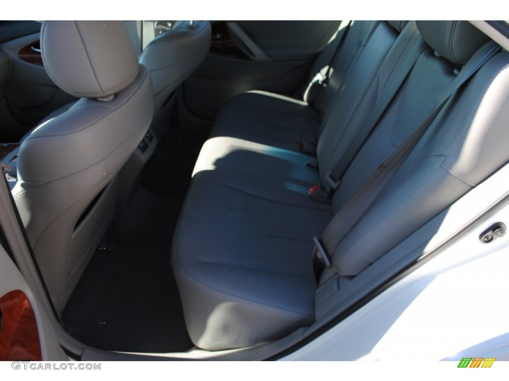 2011 Camry XLE - Super White / Ash photo #16