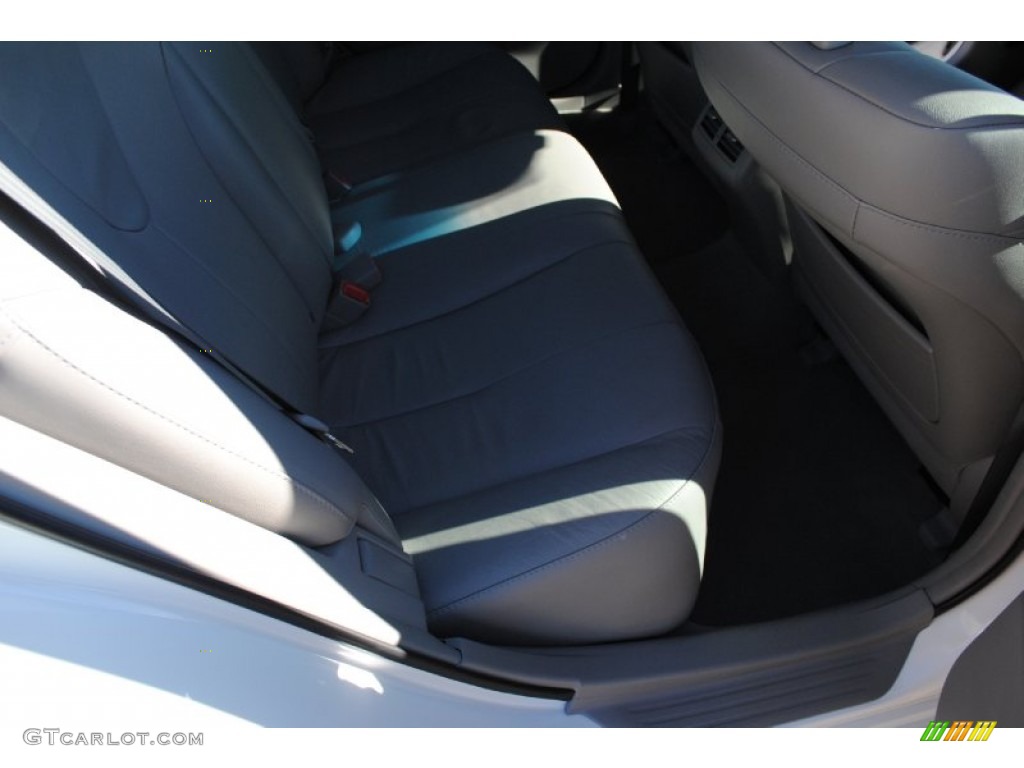 2011 Camry XLE - Super White / Ash photo #18