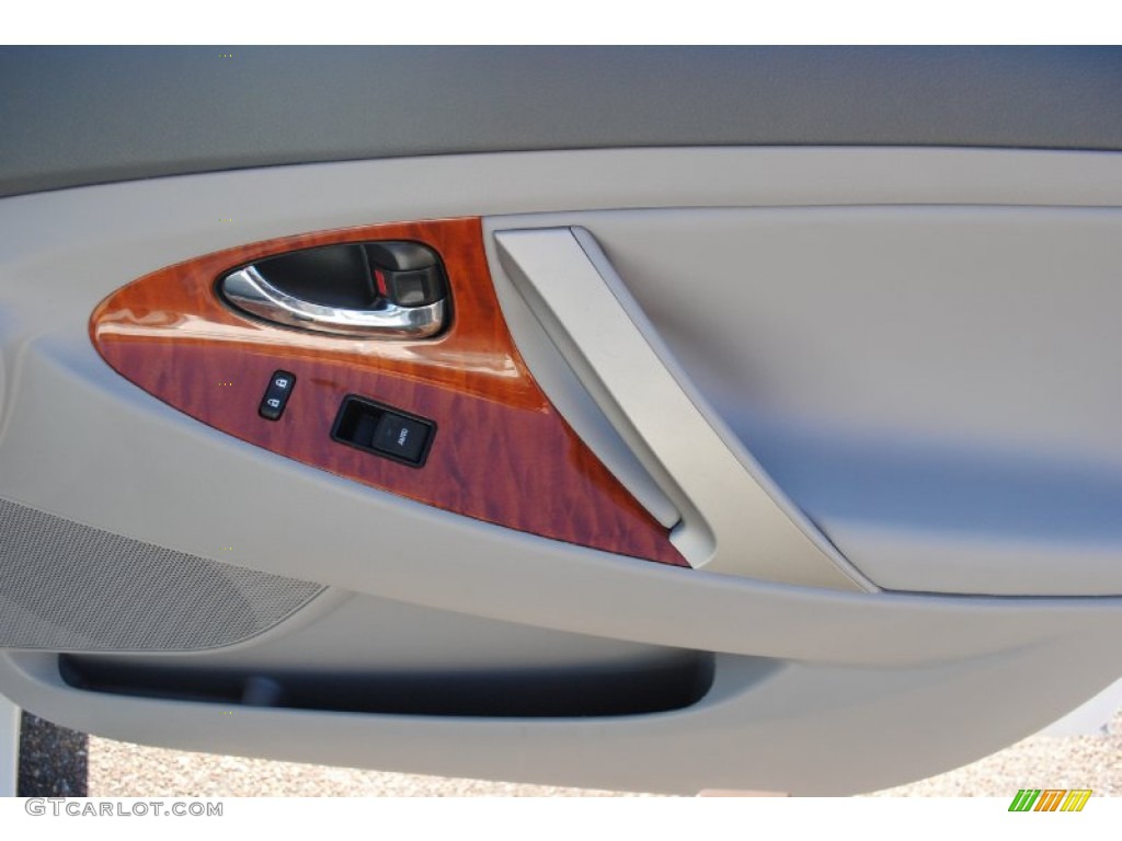 2011 Camry XLE - Super White / Ash photo #19