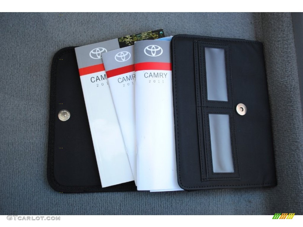 2011 Camry XLE - Super White / Ash photo #21