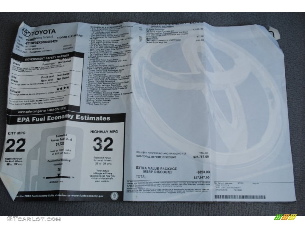 2011 Camry XLE - Super White / Ash photo #22