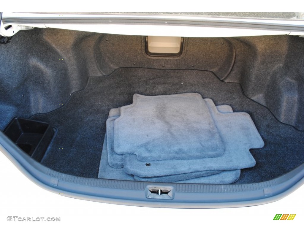 2011 Camry XLE - Super White / Ash photo #25