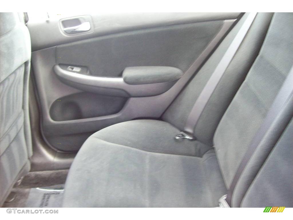 2006 Accord SE Sedan - Alabaster Silver Metallic / Gray photo #15