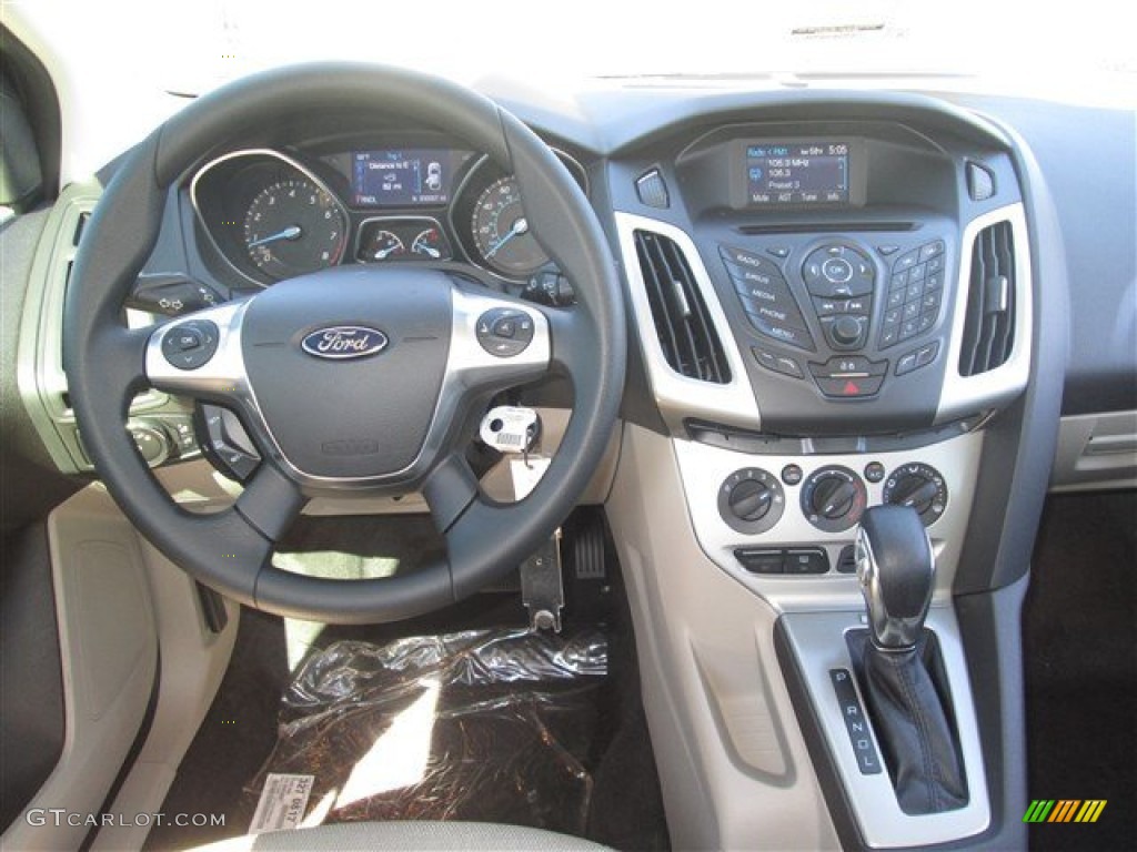 2014 Focus SE Sedan - Ingot Silver / Medium Light Stone photo #14