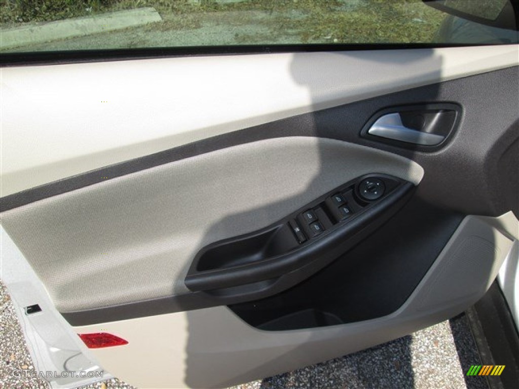 2014 Focus SE Sedan - Ingot Silver / Medium Light Stone photo #19