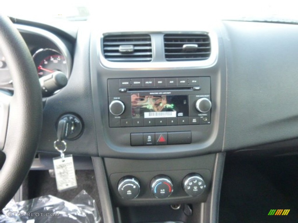 2014 Dodge Avenger SE Controls Photos