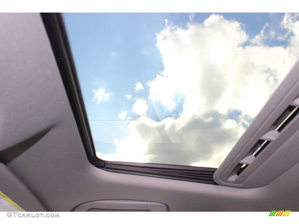 2014 Porsche Panamera 4 Sunroof Photos