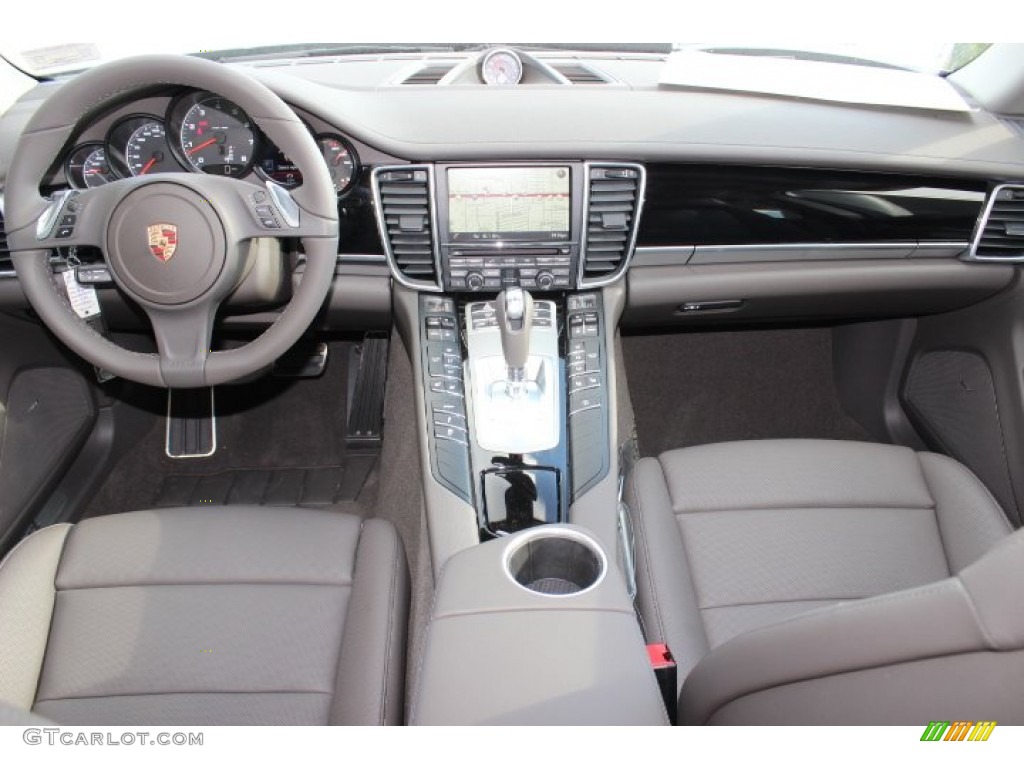 2014 Porsche Panamera 4 Agate Grey Dashboard Photo #88976269