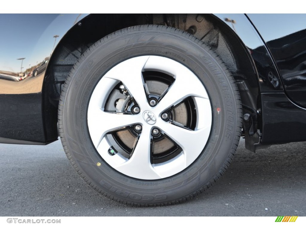 2014 Toyota Prius Four Hybrid Wheel Photos