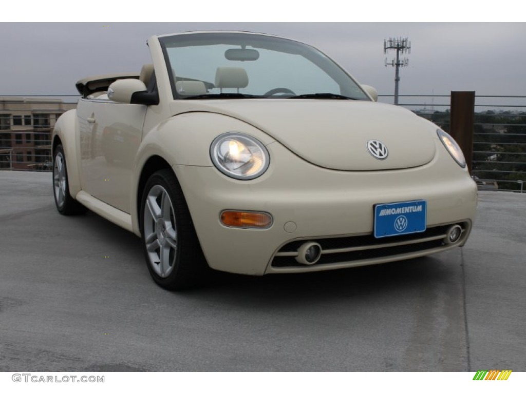 Campanella White Volkswagen New Beetle