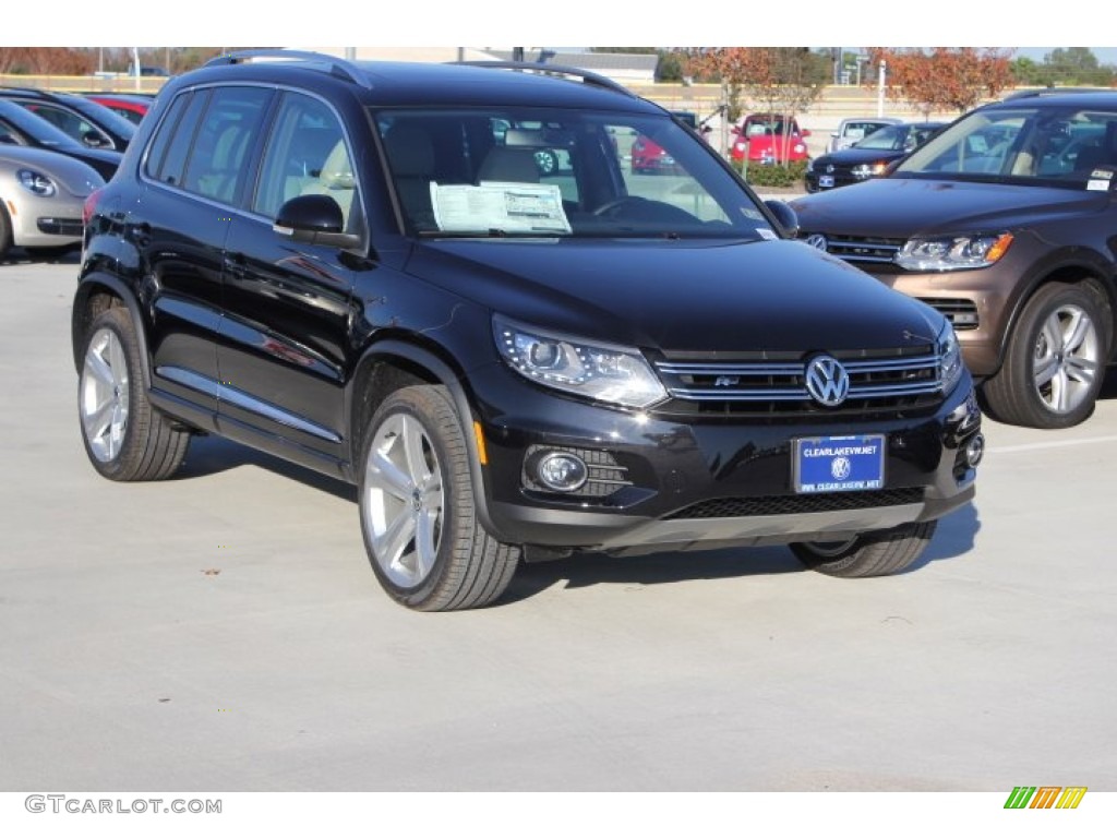 Deep Black Metallic Volkswagen Tiguan