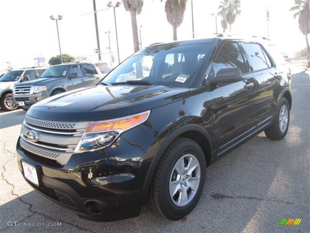 Tuxedo Black Ford Explorer