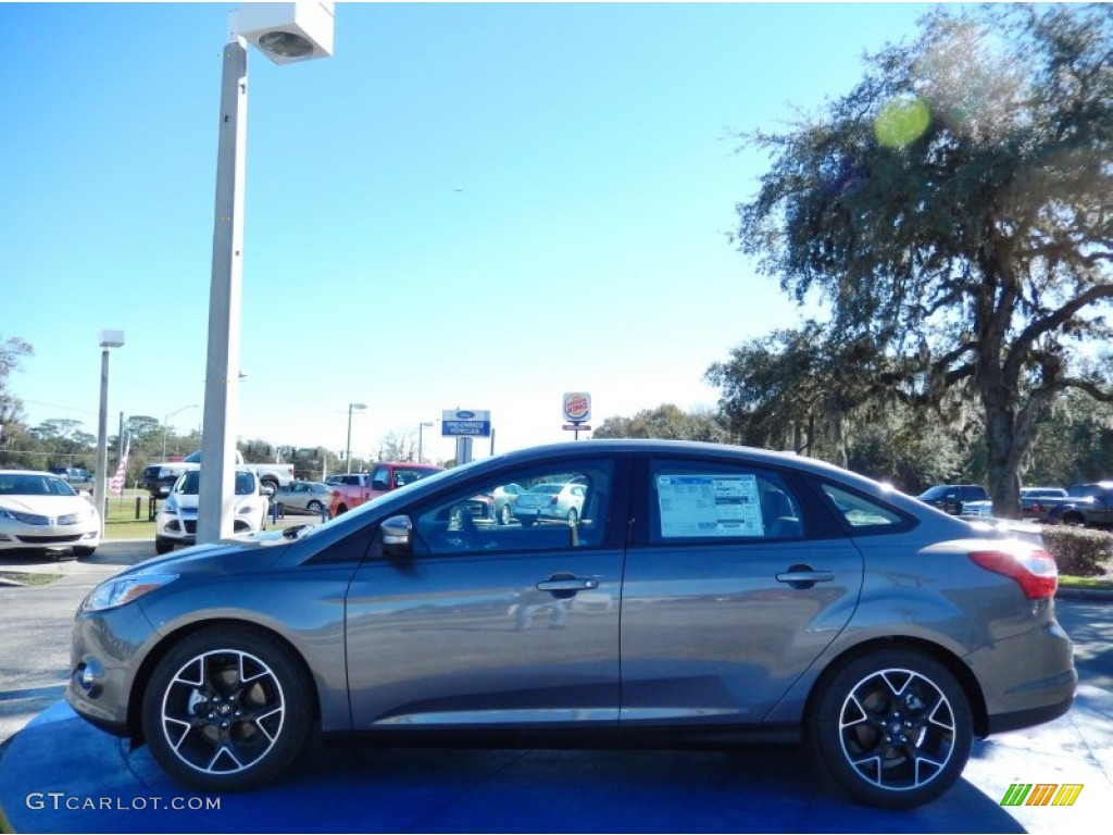 2014 Focus SE Sedan - Sterling Gray / Charcoal Black photo #2