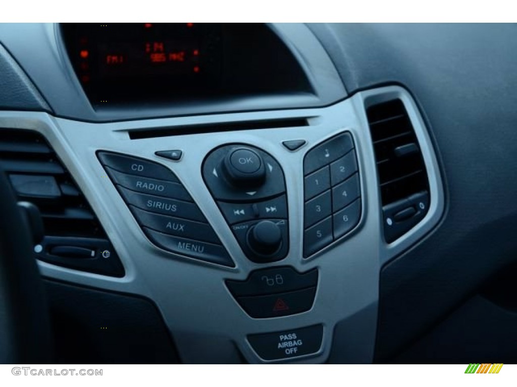 2012 Ford Fiesta SE Hatchback Controls Photo #88986475