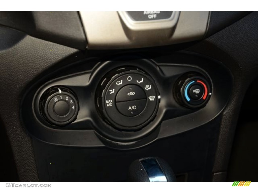 2012 Ford Fiesta SE Hatchback Controls Photo #88986493