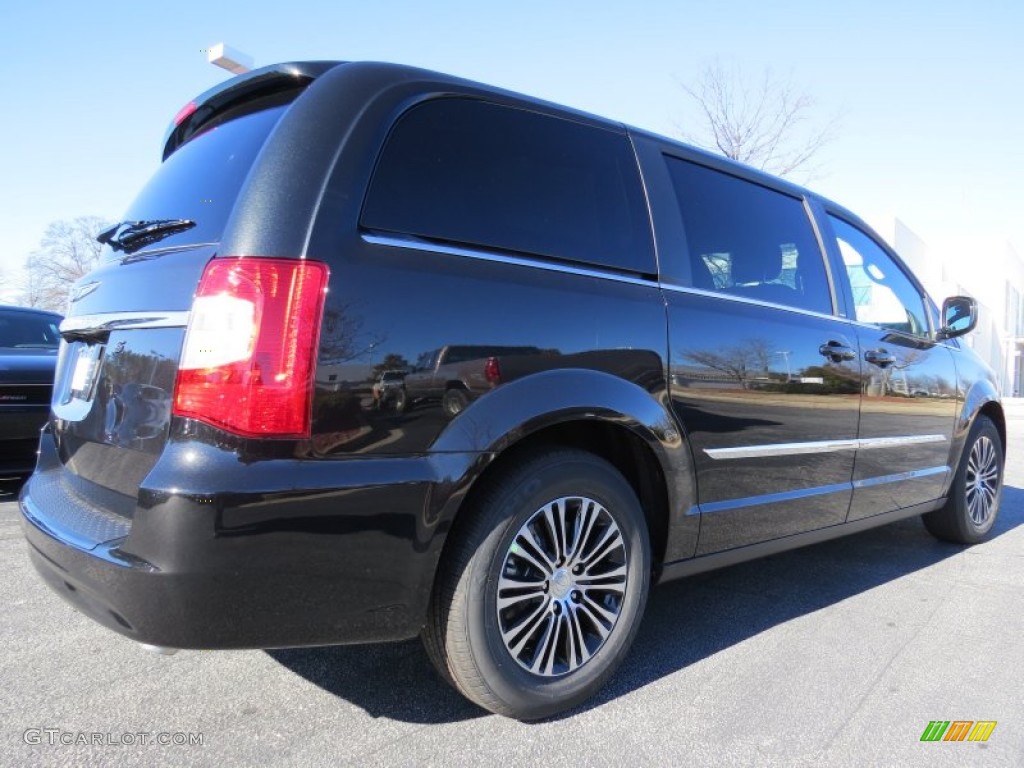 2014 Town & Country S - Brilliant Black Crystal Pearl / S Black photo #3
