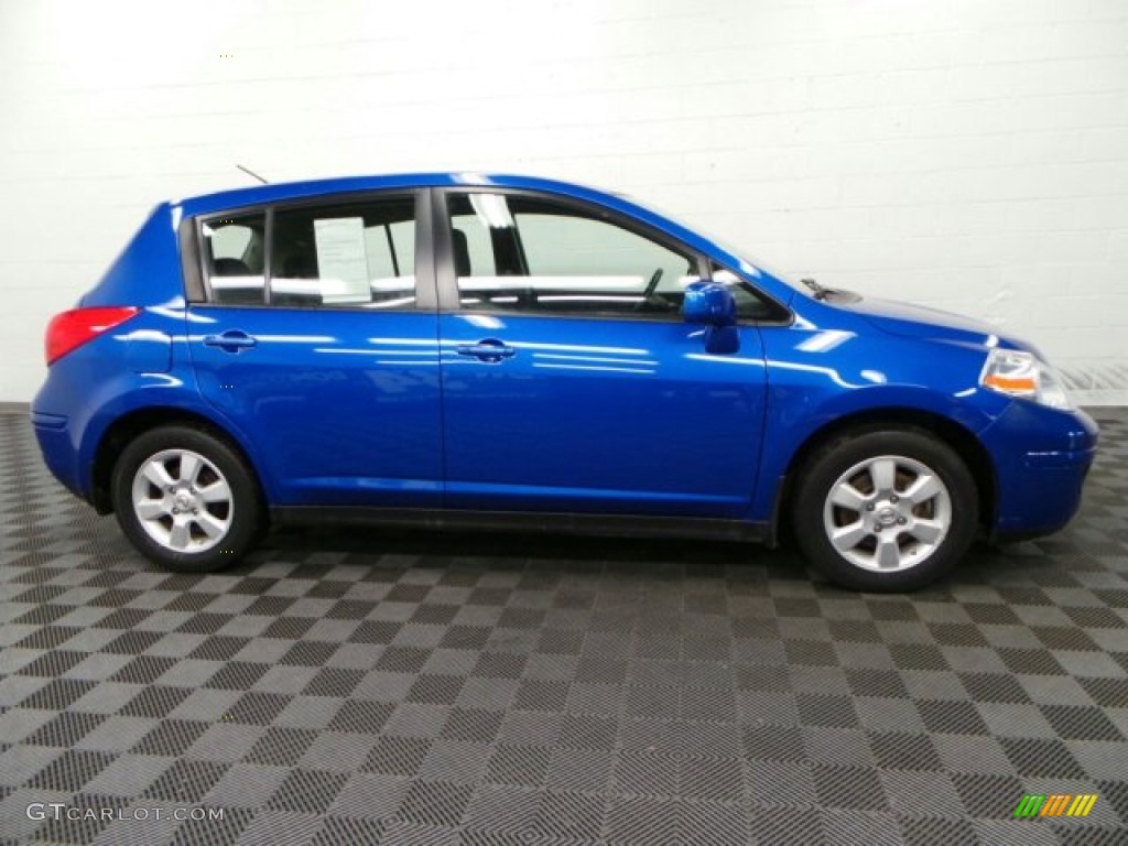 2009 Versa 1.8 S Hatchback - Blue Metallic / Charcoal photo #3