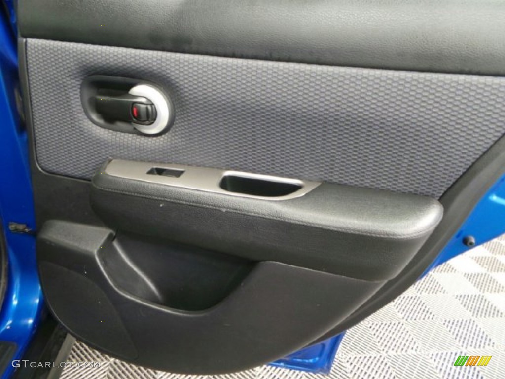 2009 Versa 1.8 S Hatchback - Blue Metallic / Charcoal photo #13