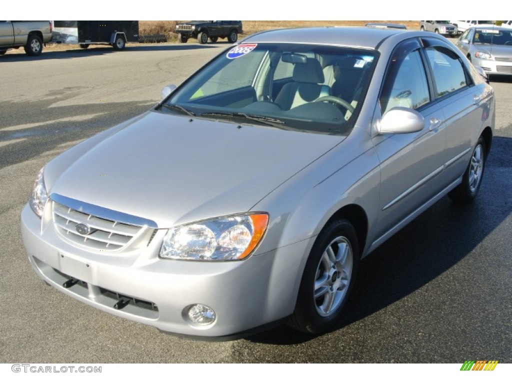 2005 Spectra EX Sedan - Clear Silver / Gray photo #2