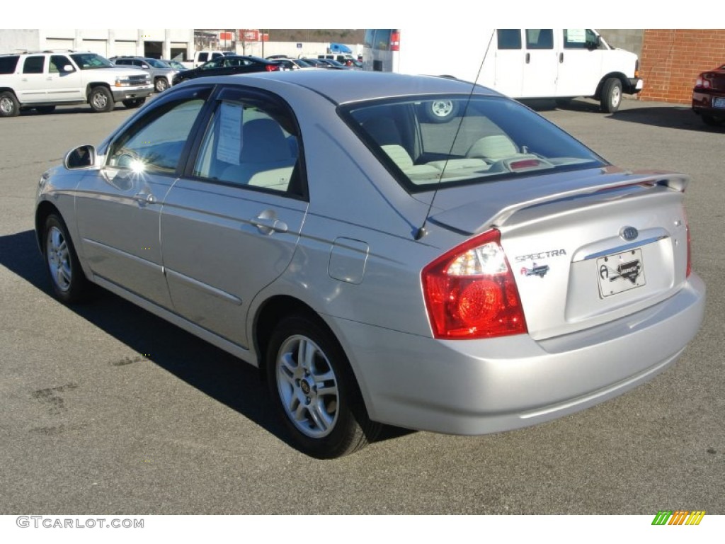 2005 Spectra EX Sedan - Clear Silver / Gray photo #4