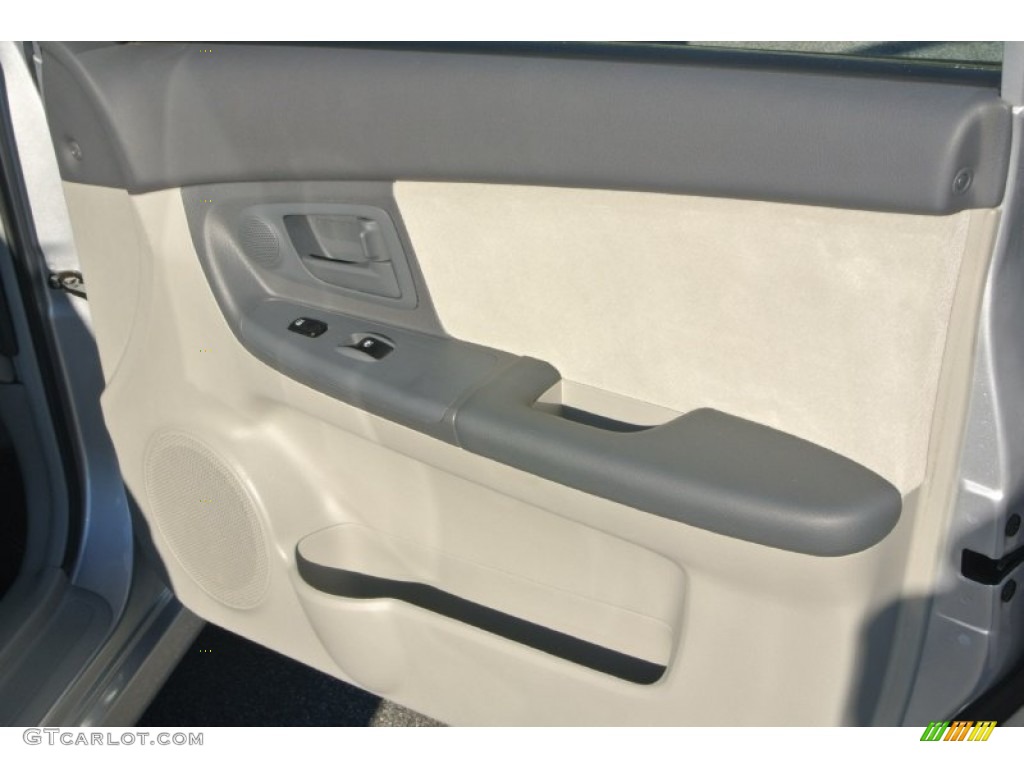 2005 Spectra EX Sedan - Clear Silver / Gray photo #19