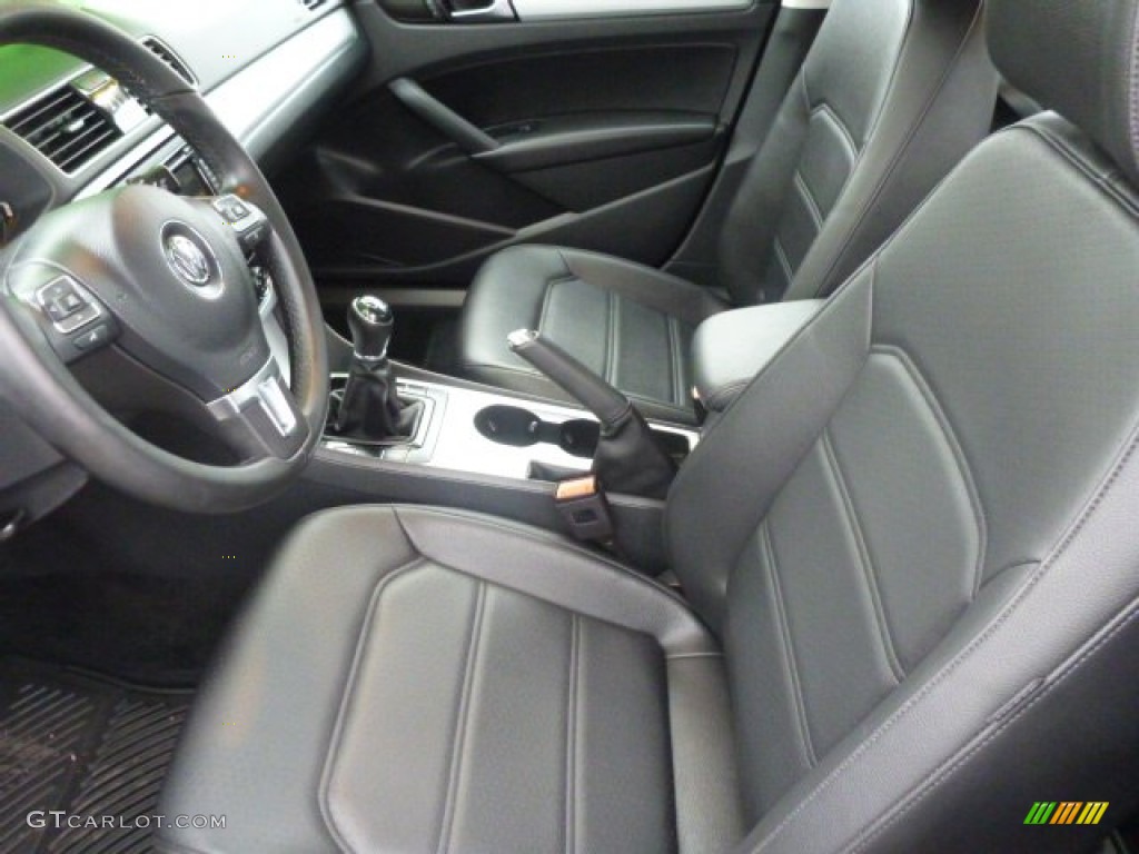 2013 Volkswagen Passat TDI SE Front Seat Photo #89017395