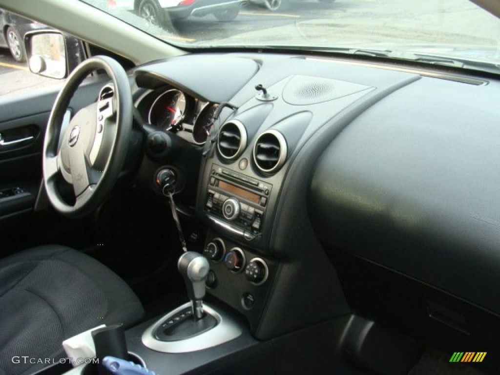 2011 Rogue S AWD - Platinum Graphite / Black photo #23
