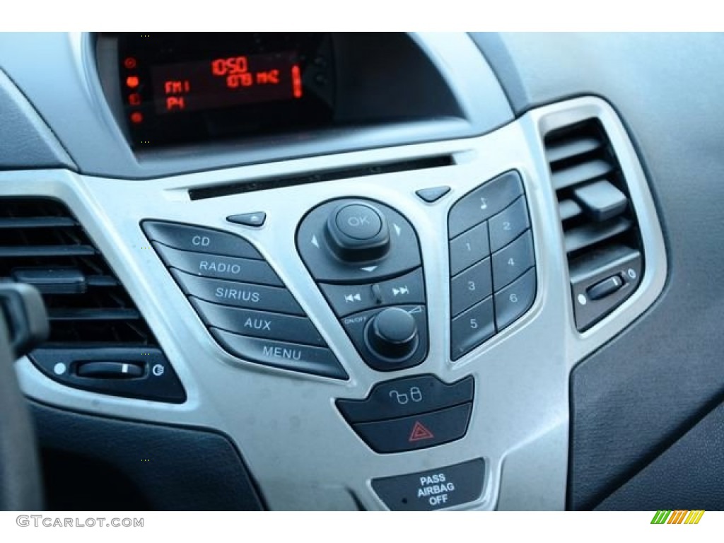 2012 Ford Fiesta SE Sedan Controls Photo #89024448
