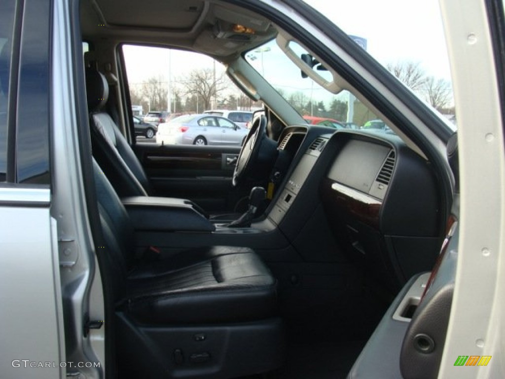 2003 Navigator Luxury 4x4 - Silver Birch Metallic / Black photo #17