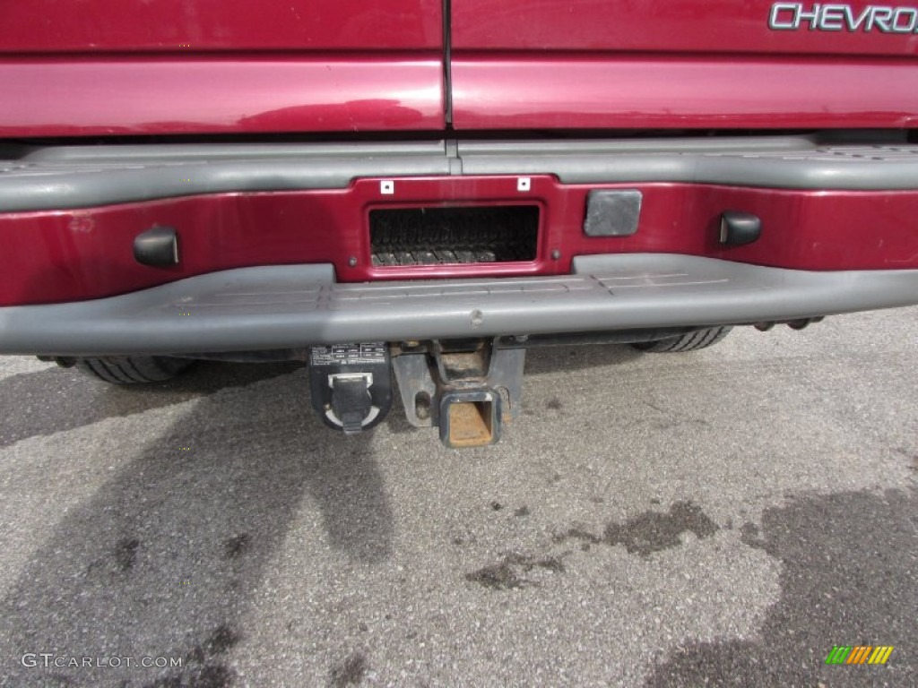 2004 Suburban 1500 Z71 4x4 - Sport Red Metallic / Tan/Neutral photo #11