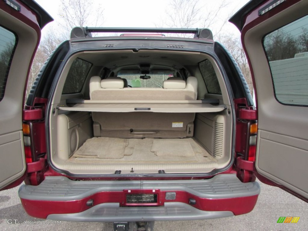 2004 Chevrolet Suburban 1500 Z71 4x4 Trunk Photo #89025954