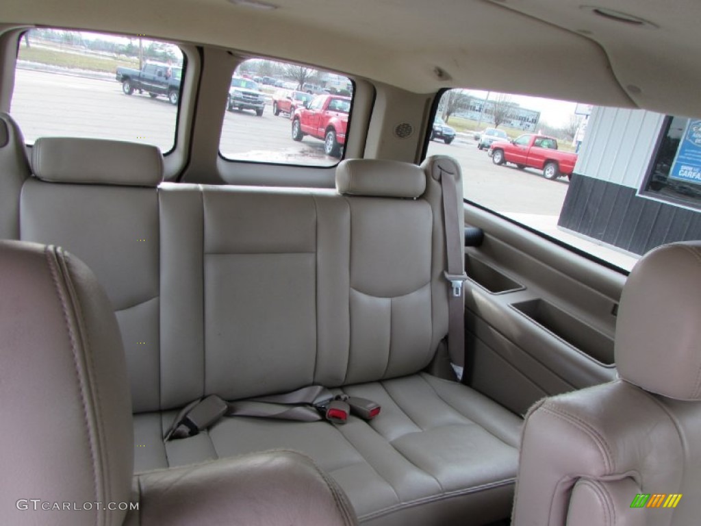 Tan/Neutral Interior 2004 Chevrolet Suburban 1500 Z71 4x4 Photo #89026005