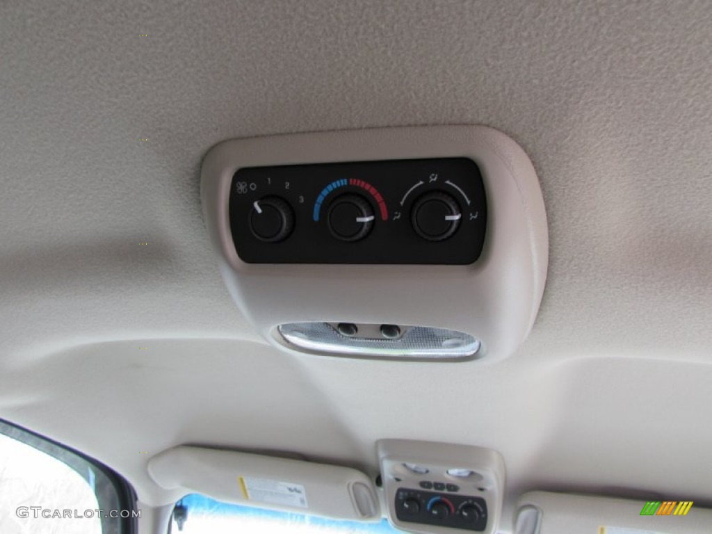 2004 Suburban 1500 Z71 4x4 - Sport Red Metallic / Tan/Neutral photo #20