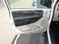 Stone White - Grand Caravan SE Photo No. 11