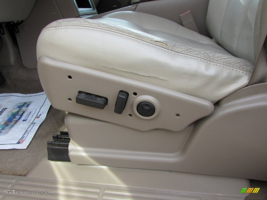 2004 Suburban 1500 Z71 4x4 - Sport Red Metallic / Tan/Neutral photo #37