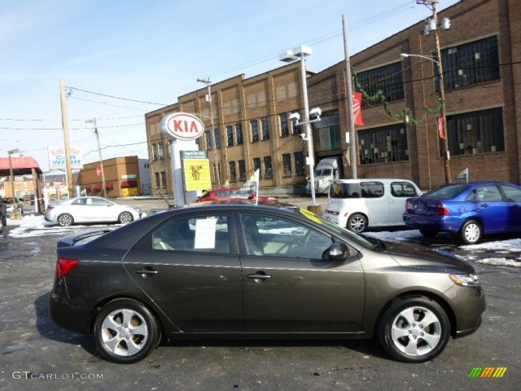 Bronze Kia Forte