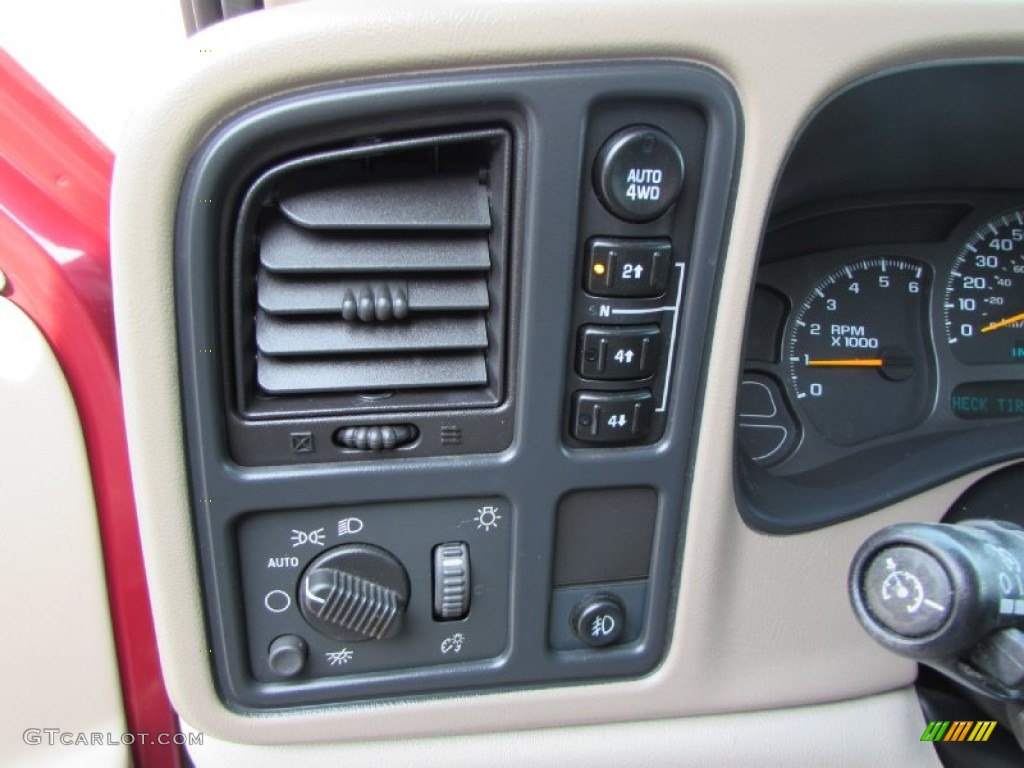 2004 Chevrolet Suburban 1500 Z71 4x4 Controls Photo #89026623