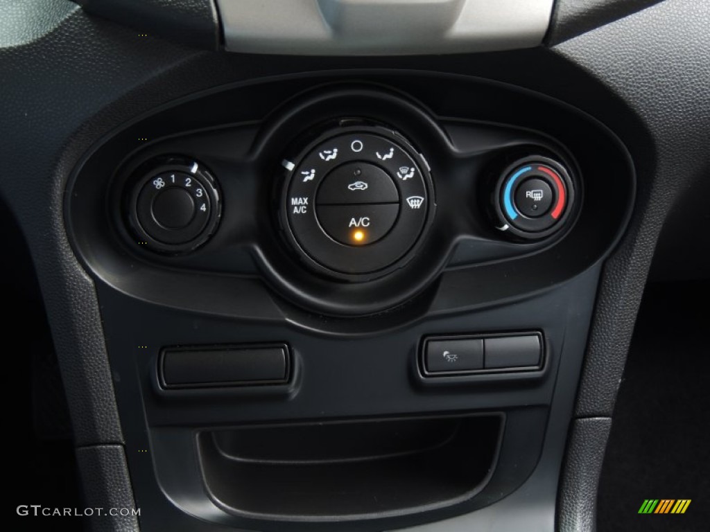 2012 Ford Fiesta SEL Sedan Controls Photos