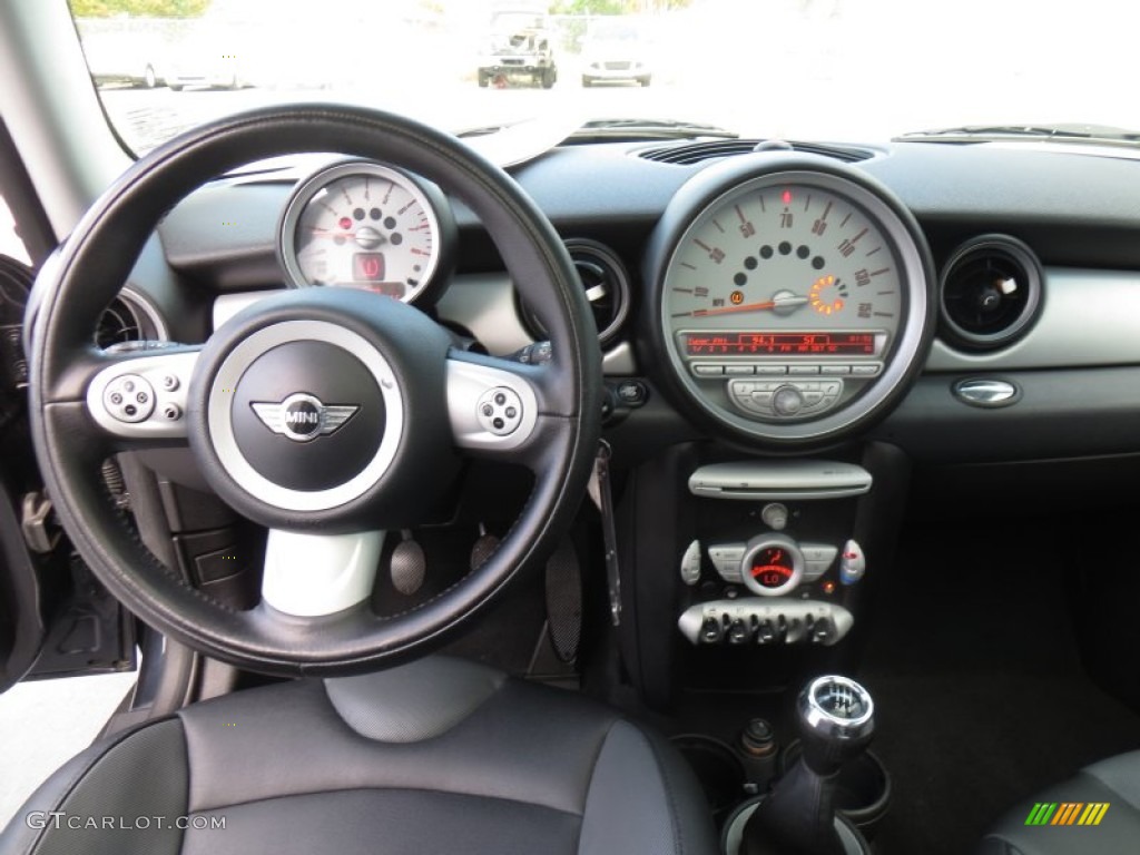 2007 Cooper Hardtop - Astro Black Metallic / Carbon Black/Carbon Black photo #33