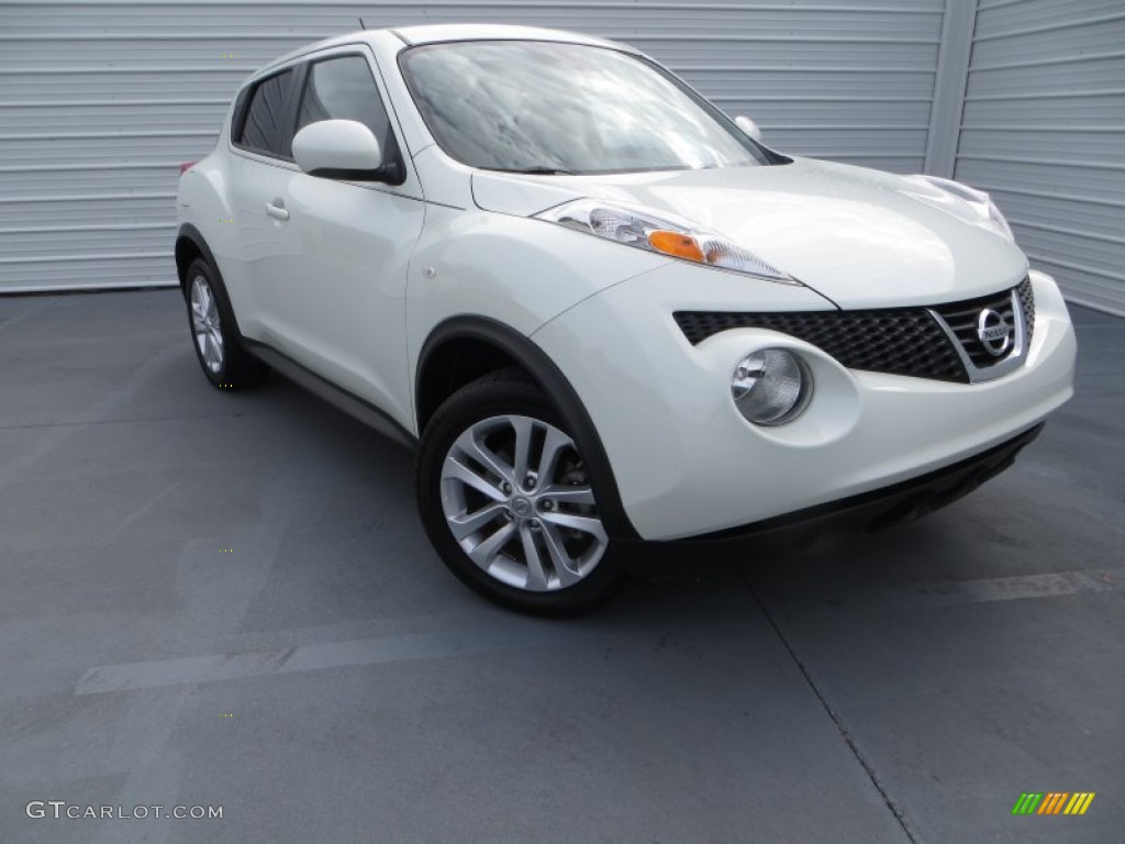 2012 Juke SV - White Pearl / Black/Silver Trim photo #46
