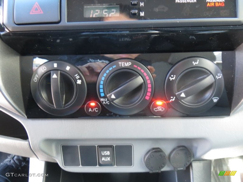 2014 Toyota Tacoma V6 TRD Sport Double Cab 4x4 Controls Photo #89050566