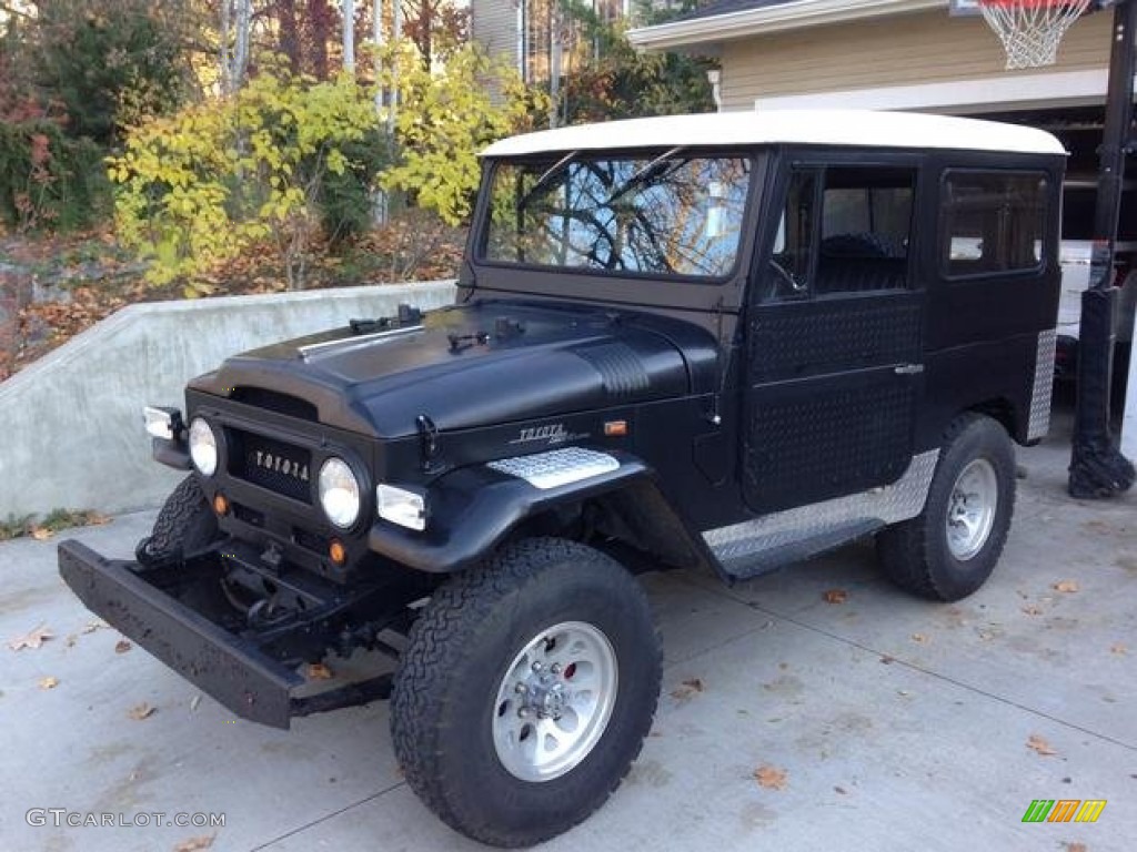 Black Toyota Land Cruiser