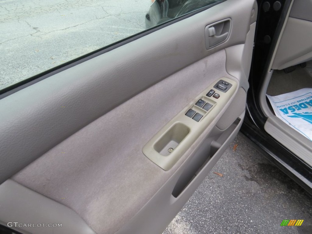 2004 Camry LE - Black / Stone photo #7