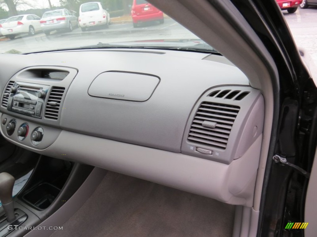 2004 Camry LE - Black / Stone photo #12