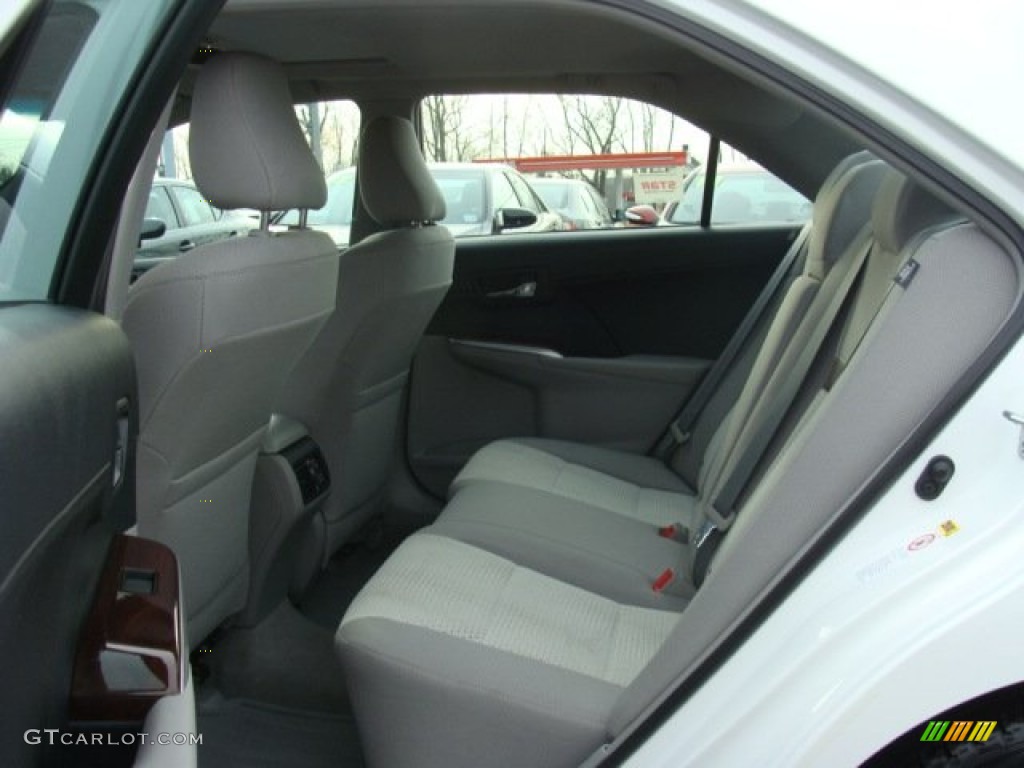 2013 Toyota Camry XLE Rear Seat Photos