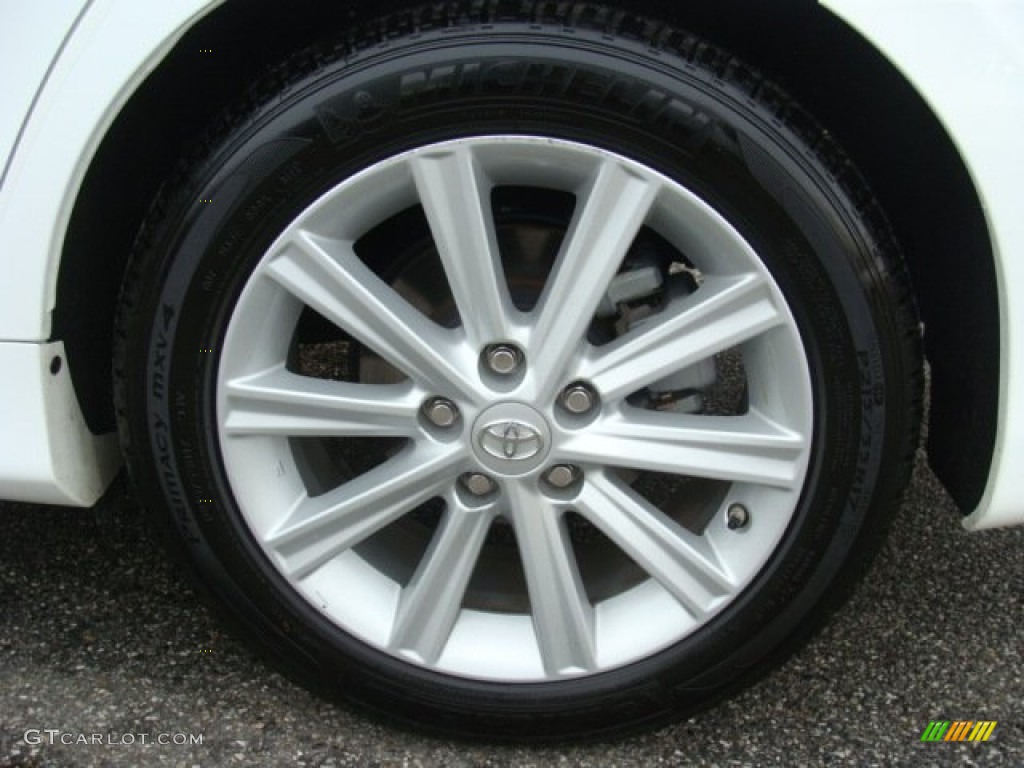 2013 Toyota Camry XLE Wheel Photos